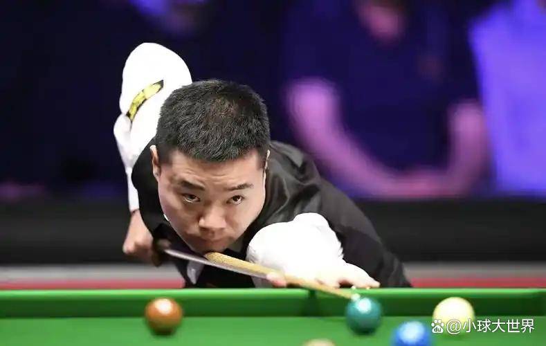 世界斯诺克, 首席裁判塔 世界斯诺克, 首席裁判塔