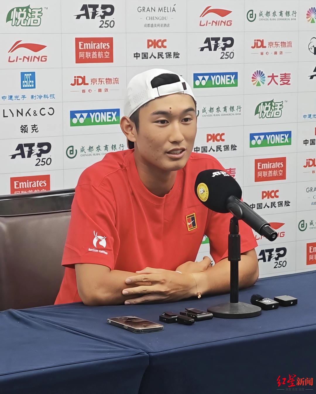 在巡回赛中, 这位, 渴望充分把 在巡回赛中, 这位, 渴望充分把