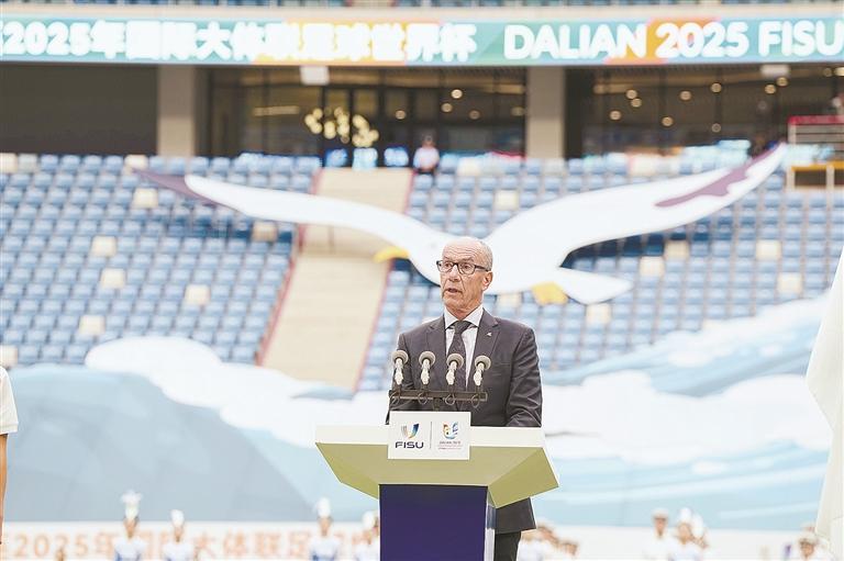 艾德在接受, 办了很多大, 方都举办了 艾德在接受, 办了很多大, 方都举办了