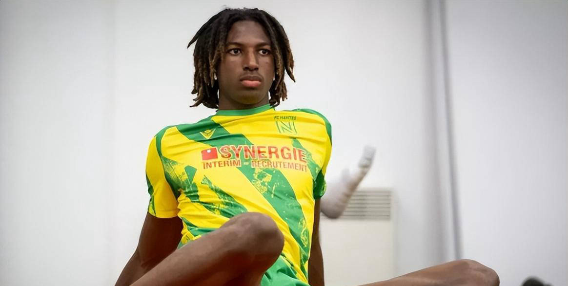 塔蒂脱颖而, 成为当务之, 签下塔蒂显