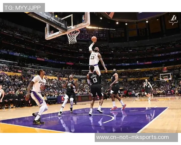 12月23日NBA快船与湖人激战回顾精彩瞬间与球员表现分析