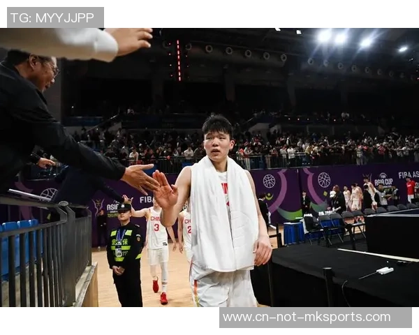 杨瀚森3分钟2分各界说啥？点名防卫+生机问题，国外球迷已不满！